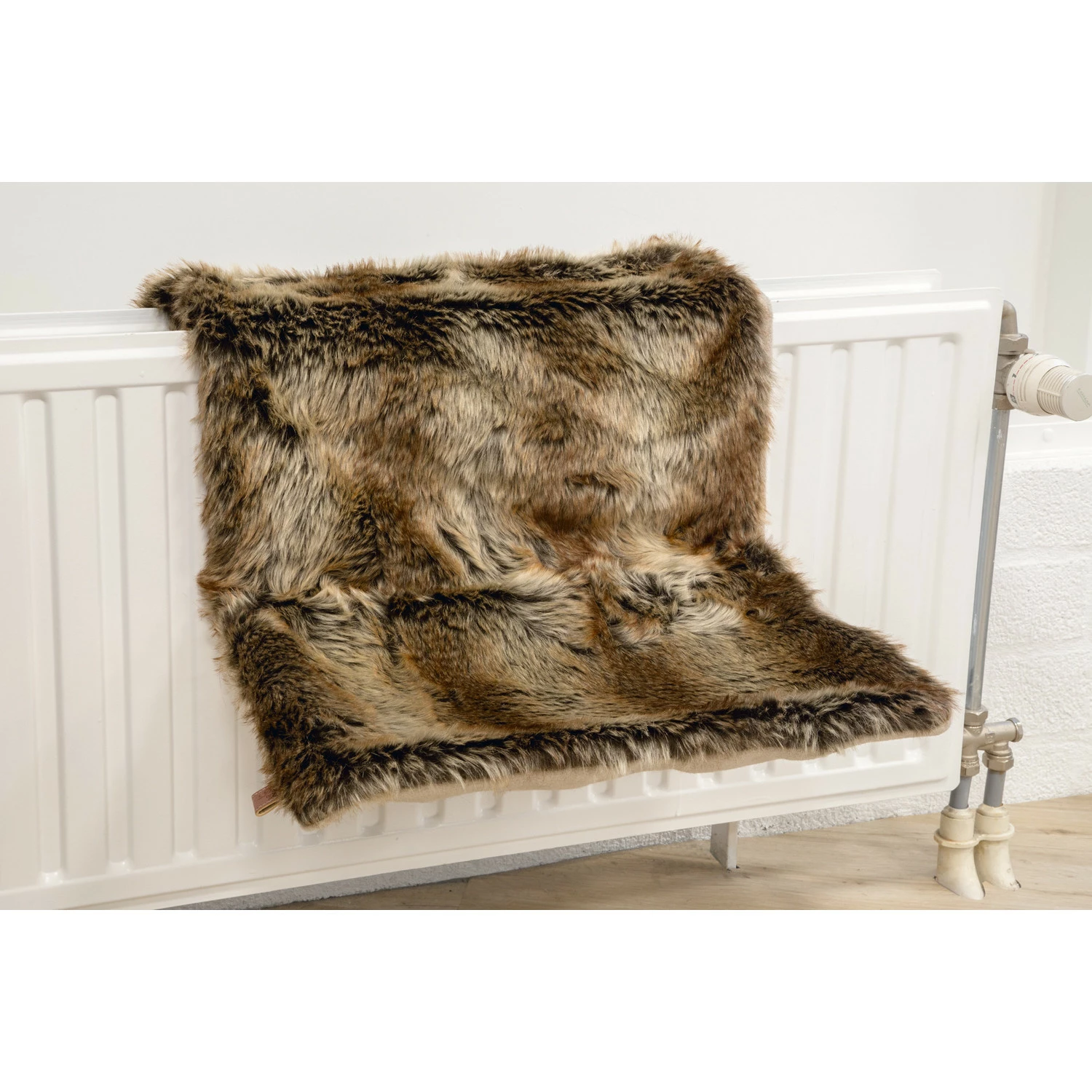 Beeztees Designed By Lotte Radiatorhangmat Kat Relaxy - Bruin - 40 X 30 X 25 Cm 3 Beeztees Designed By Lotte Radiatorhangmat Kat Relaxy - Bruin - 40 X 30 X 25 Cm